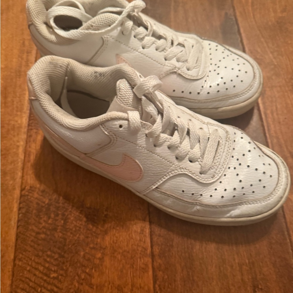 Nike White and Light Pink Athletic Shoes